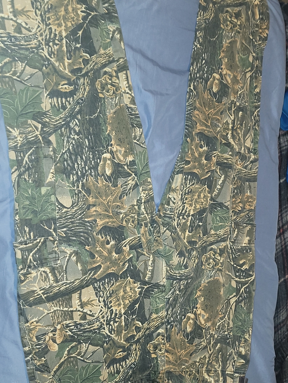 Cabela's Green and Yellow Men Jeans Label Detail